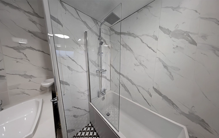 Luxe Hotel Bathroom